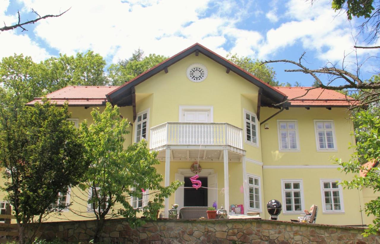 Lovecky Zamecek Pod Milesovkou Teplice