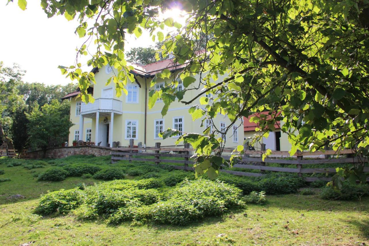 Lovecky Zamecek Pod Milesovkou Villa