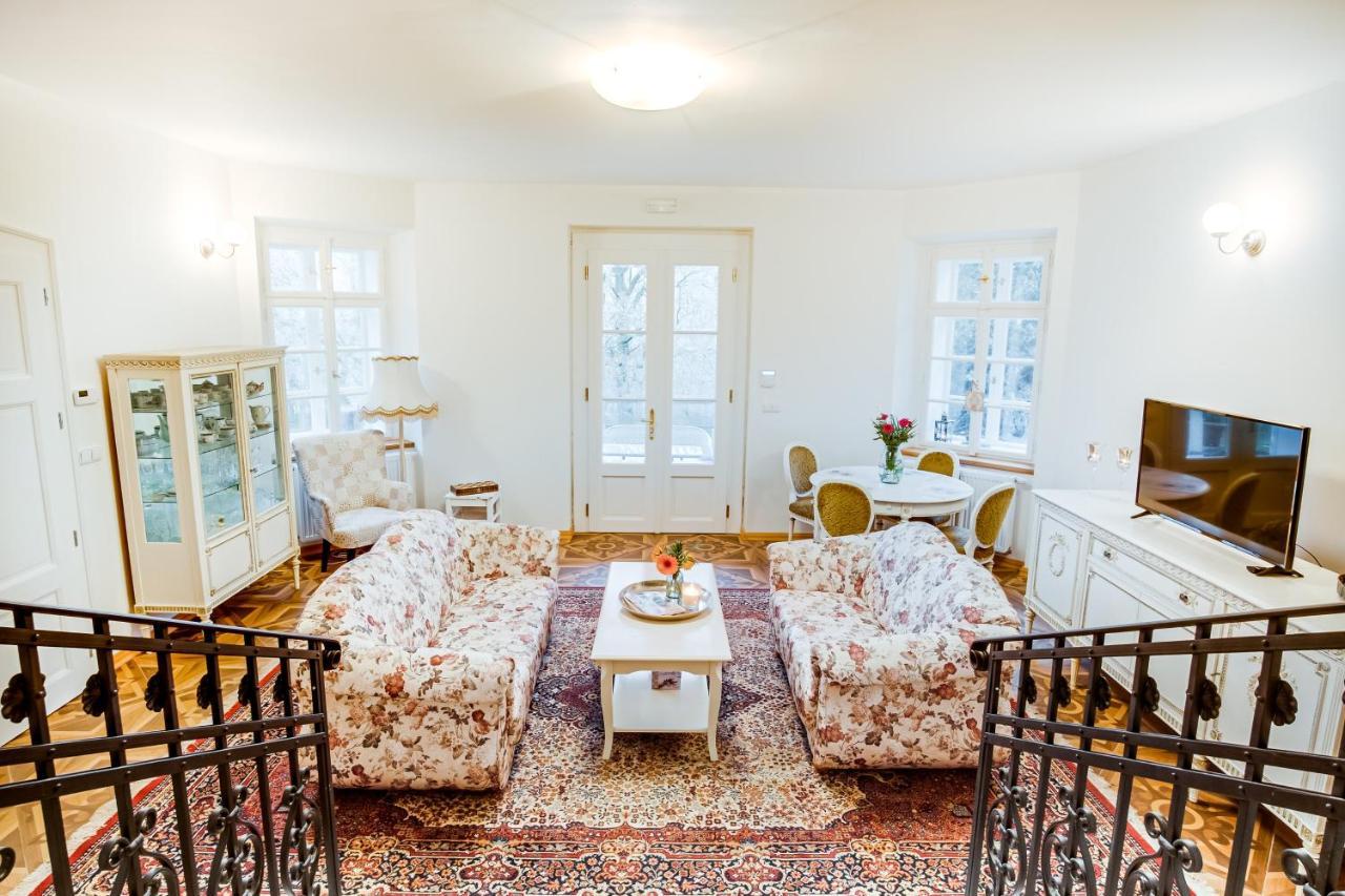 Lovecky Zamecek Pod Milesovkou Villa