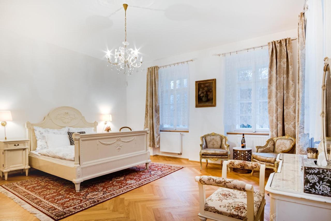 Lovecky Zamecek Pod Milesovkou Villa
